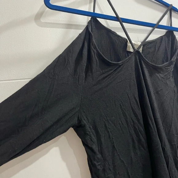 Size large but could fit a medium used one time in black - Picture 2 of 4